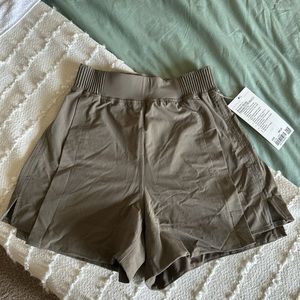 Stretch Woven Relaxed-Fit shorts